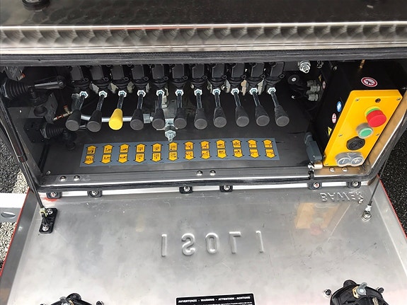 Mercedes-Benz Atego 1224 Automat med Isoli  Slide4 med bergingsbom og slisser. Rød og gul. LEVERINGSKLARE! 16 of 30
