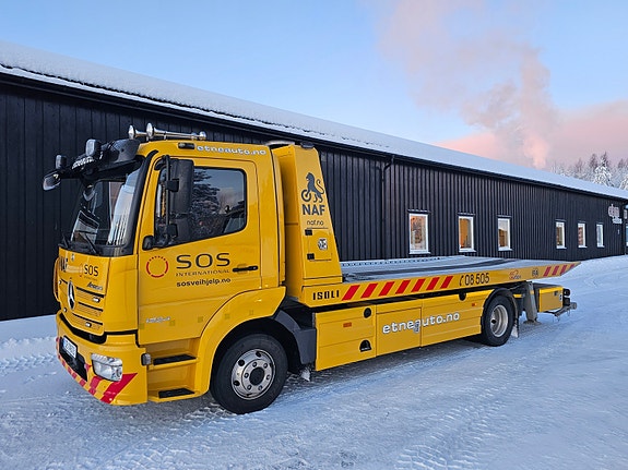 Mercedes-Benz Atego 1224 Automat med Isoli  Slide4 med bergingsbom og slisser. Rød og gul. LEVERINGSKLARE! 5 of 5