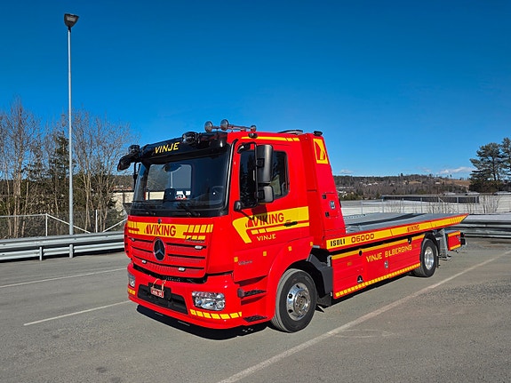 Mercedes-Benz Atego 1224 Automat med Isoli  Slide4 med bergingsbom og slisser. Rød og gul. LEVERINGSKLARE! 4 of 5