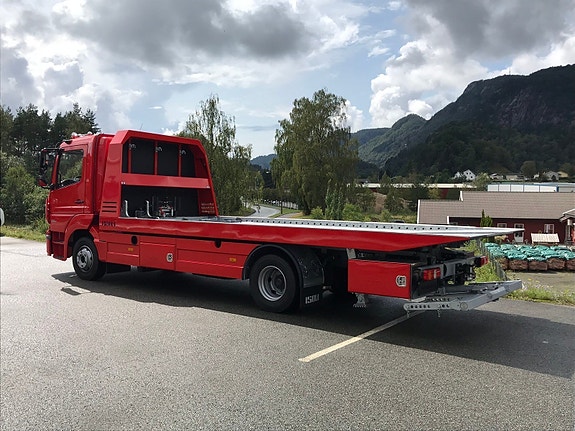 Mercedes-Benz Atego 1224 Automat med Isoli  Slide4 med bergingsbom og slisser. Rød og gul. LEVERINGSKLARE! 7 of 30
