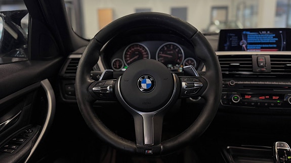 BMW 330d 19 of 30