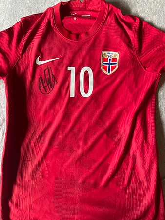 Nike Norge Ødegaard 10 fotballdrakt rød - signert