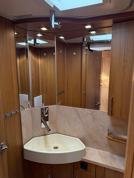 Knaus Knaus Royale 580 Ueg 24 of 30