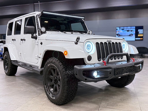 Jeep Wrangler 4 of 5