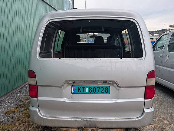Toyota HiAce 5 of 5