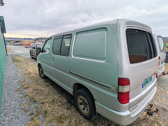 Toyota HiAce 4 of 5