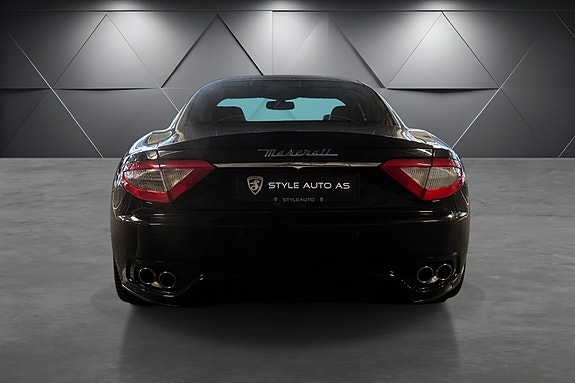 Maserati GranTurismo 6 of 21