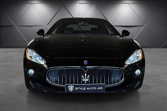 Maserati GranTurismo 2 of 21
