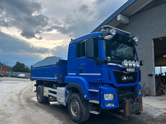 MAN TGS 18.480 4x4 brøytebil med midtmontert skjær 2 of 4
