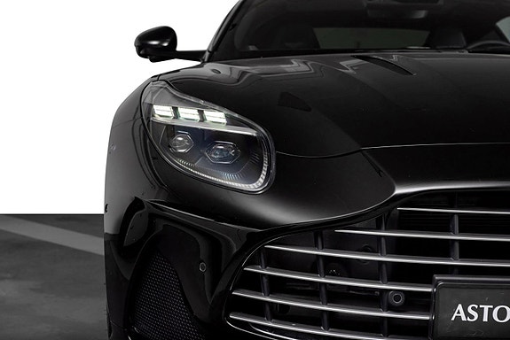 Aston Martin DB12 4 of 5
