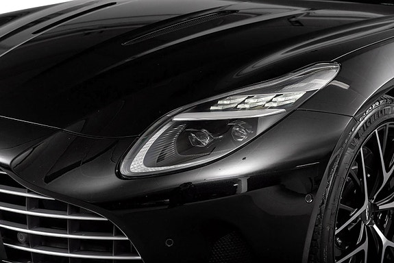 Aston Martin DB12 6 of 30