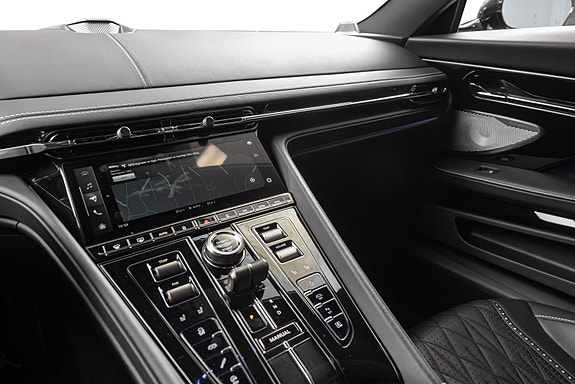 Aston Martin DB12 26 of 30