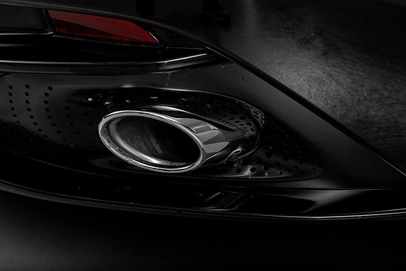 Aston Martin DB12 16 of 30