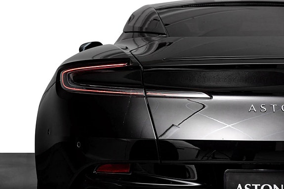 Aston Martin DB12 14 of 30