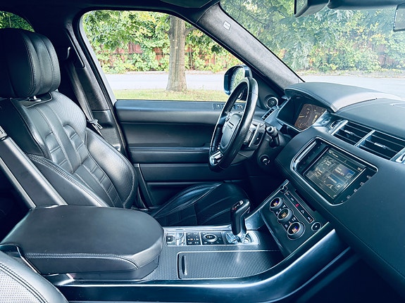 Land Rover Range Rover Sport 27 of 30