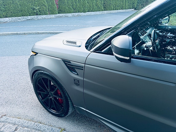 Land Rover Range Rover Sport 4 of 30