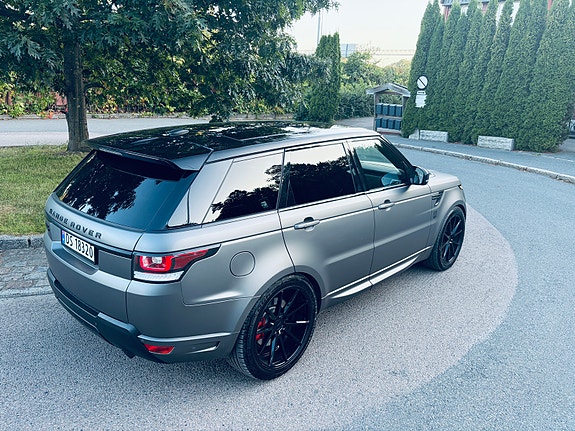 Land Rover Range Rover Sport 17 of 30
