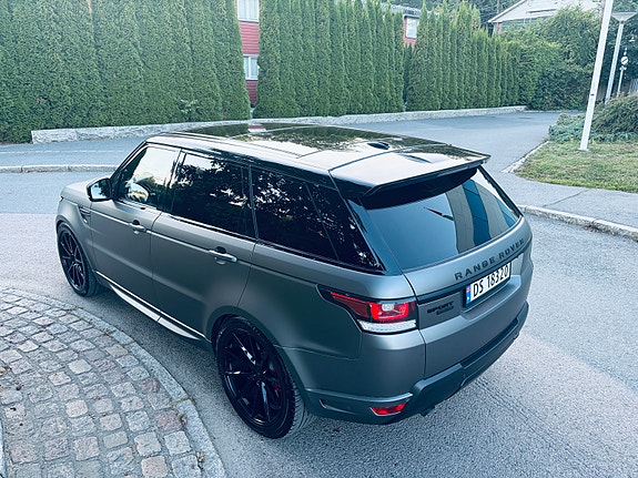 Land Rover Range Rover Sport 16 of 30