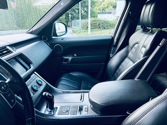 Land Rover Range Rover Sport 26 of 30