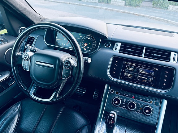 Land Rover Range Rover Sport 24 of 30
