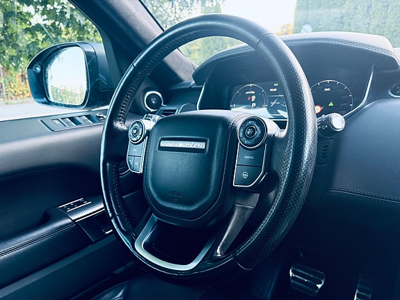 Land Rover Range Rover Sport 21 of 30