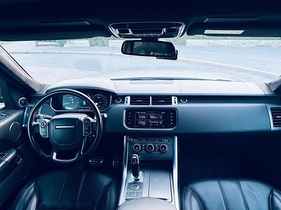 Land Rover Range Rover Sport 18 of 30