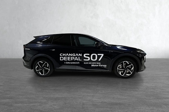 Dynamisk sideprofil med sommer- og vinterhjul klart for alle årstider.