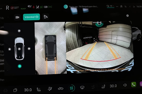 Bakovervendt kamera med parkeringslinjer for enkel og trygg manøvrering.