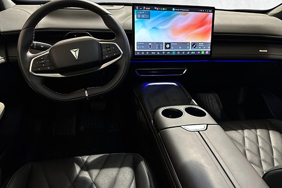 Sportslig ratt og brukervennlig skjerm med Apple CarPlay klar til bruk.