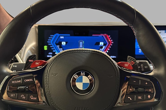 BMW XM 17 of 30