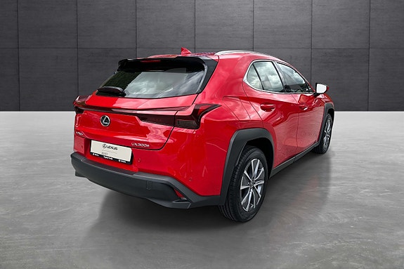 Lexus UX300e 5 of 5
