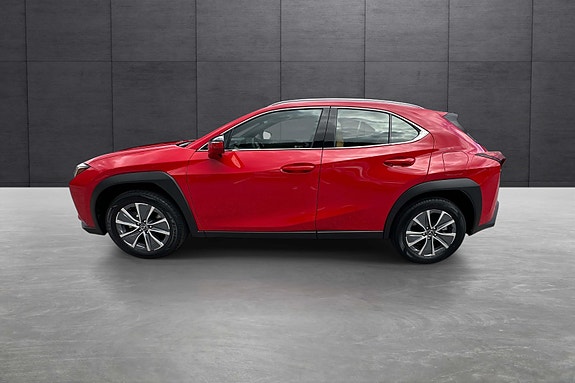 Lexus UX300e 2 of 5