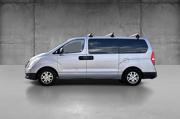 Hyundai H-1 4 of 5