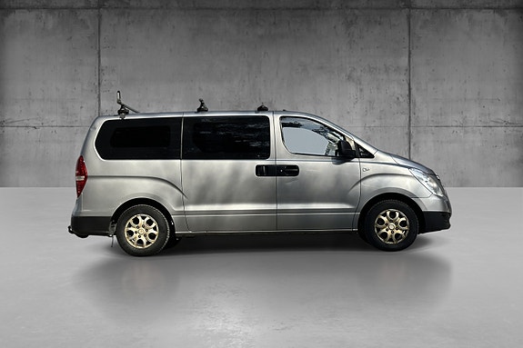 Hyundai H-1 3 of 5