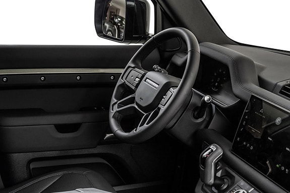 Land Rover Defender 110 9 of 30