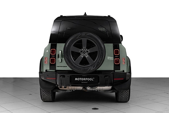 Land Rover Defender 110 5 of 30