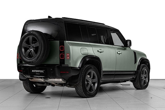Land Rover Defender 110 2 of 30