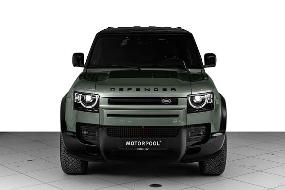 Land Rover Defender 110 4 of 30