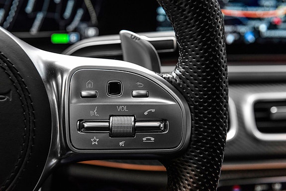 Mercedes-Benz GLS63 25 of 30