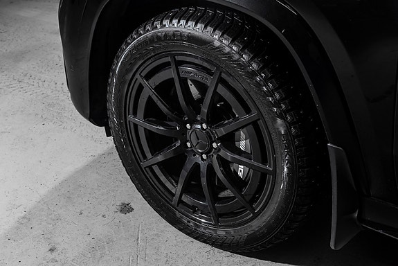 Mercedes-Benz GLS63 9 of 30