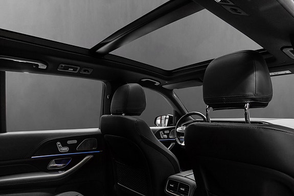 Mercedes-Benz GLS63 15 of 30