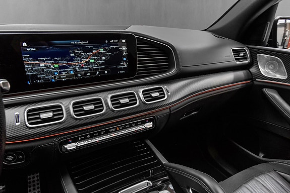 Mercedes-Benz GLS63 14 of 30
