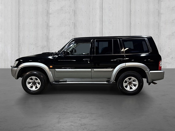 Nissan Patrol 3 of 5