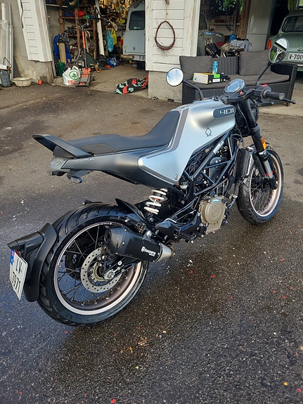 Husqvarna Vitpilen 401 2 of 5
