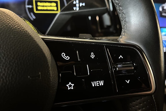 Info/multimediakontroll m/girsjalter i bakgrunnen