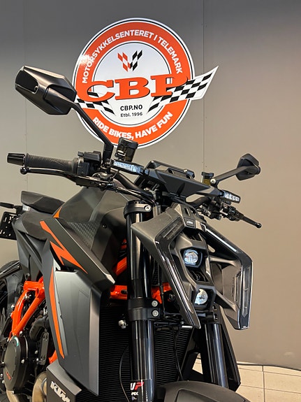 KTM 1390 Super Duke R 4 of 5