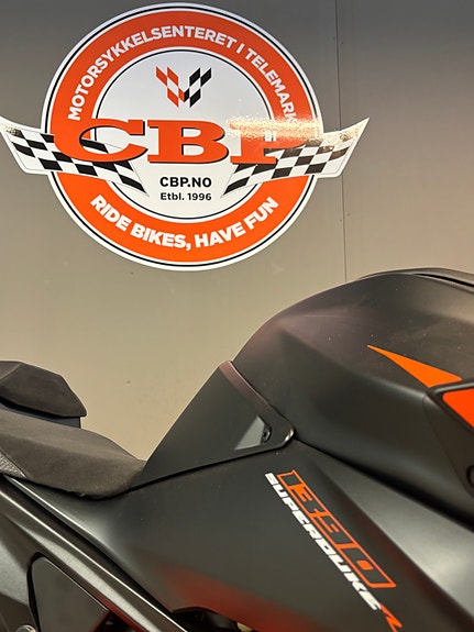 KTM 1390 Super Duke R 3 of 5