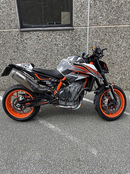 KTM 890 Duke R