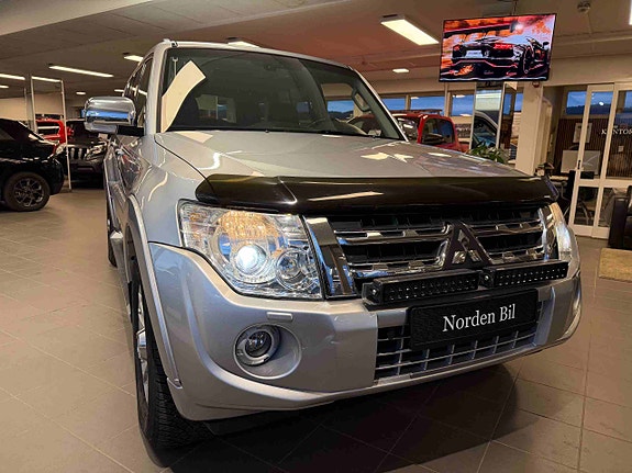 Mitsubishi Pajero 3 of 30