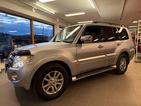 Mitsubishi Pajero 12 of 30